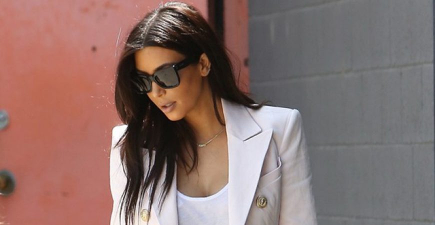 HOT OR NOT – O jeans ultra rasgado de Kim Kardashian